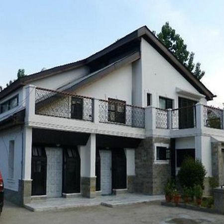 Srīnagar Jeelani Guest House المظهر الخارجي الصورة