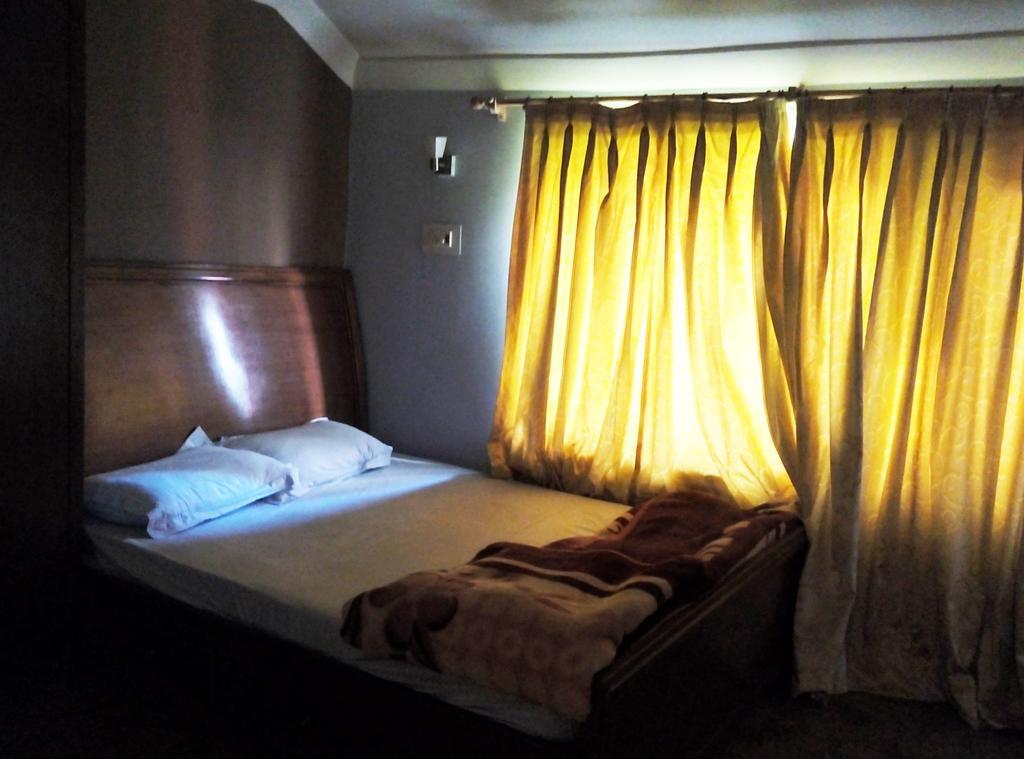 Srīnagar Jeelani Guest House المظهر الخارجي الصورة
