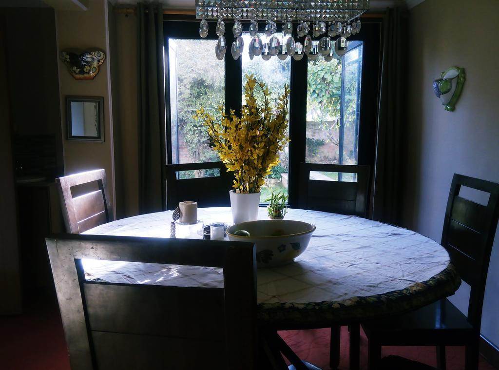 Srīnagar Jeelani Guest House المظهر الخارجي الصورة