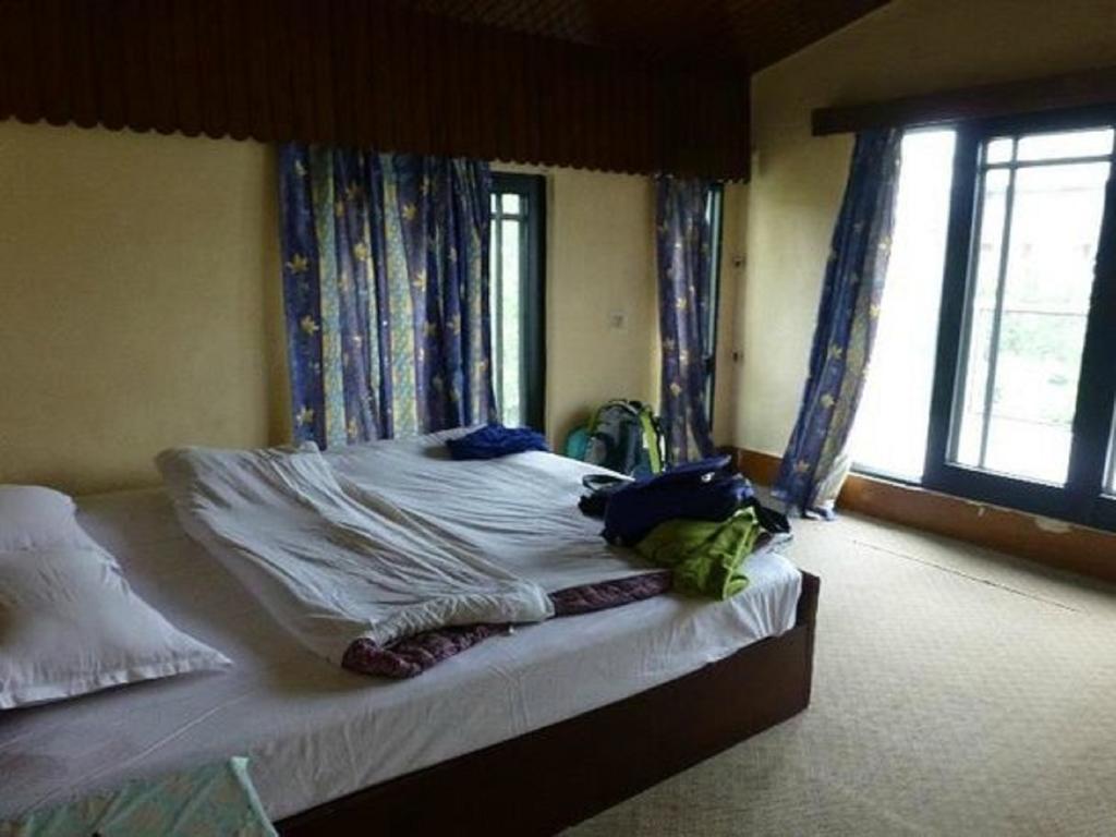 Srīnagar Jeelani Guest House الغرفة الصورة