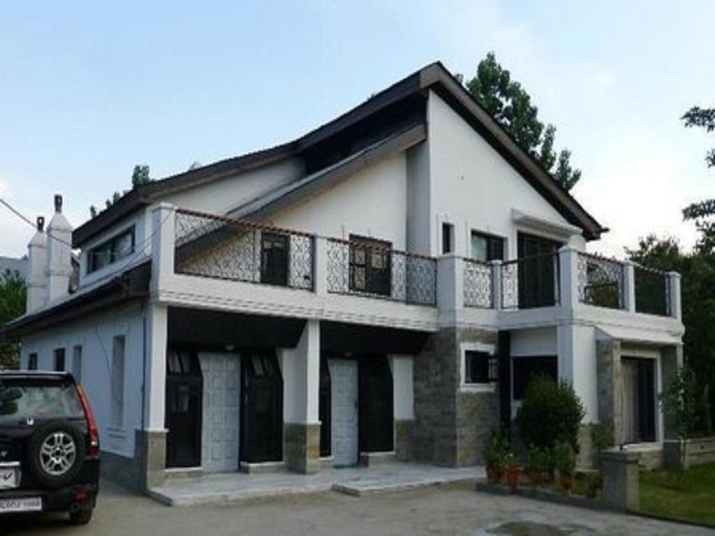 Srīnagar Jeelani Guest House المظهر الخارجي الصورة